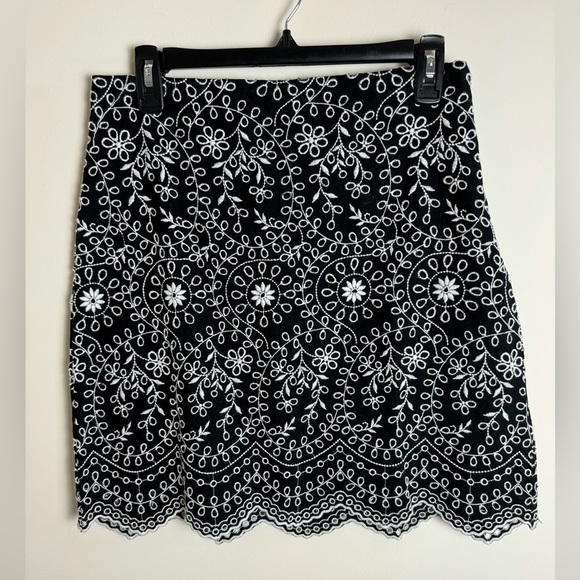 LOFT Beautiful Floral Embroidered Scalloped Shift Skirt 2 - Picture 8 of 10